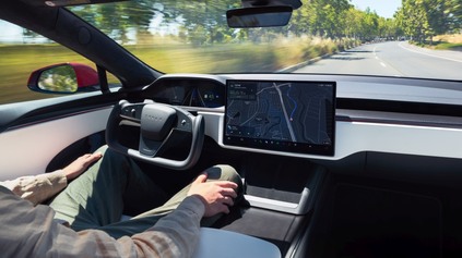 REVOLUČNÉ! TESLA AUTONÓMNE PREŠLA CEZ USA