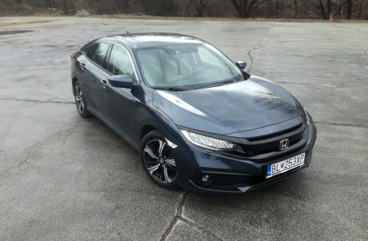 PRÁVE TESTUJEME HONDA CIVIC SEDAN 1.5 VTEC TURBO. ČO VÁS ZAUJÍMA?