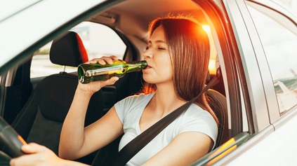ALKOHOL ZA VOLANTOM: BOJUJE PROTI NEMU SLOVENSKO DOSTATOČNE?