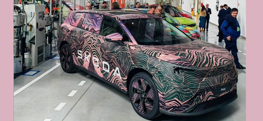 Nová Škoda Peaq len s ľahkou kamuflážou pri otvorení českej továrne na batérie!