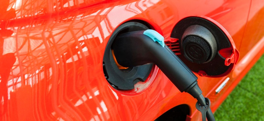 Skutočné emisie plug-in hybridov sú o 300 % horšie oproti tabuľkám! Ako je to možné?