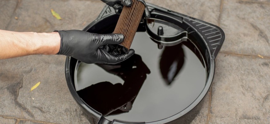 Použitý motorový olej: Čo sa s ním ďalej deje?