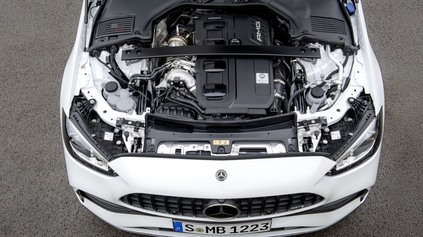Nový Mercedes-AMG C 43 4Matic skutočne prepriahol z V6 na mild-hybridný štvorvalec