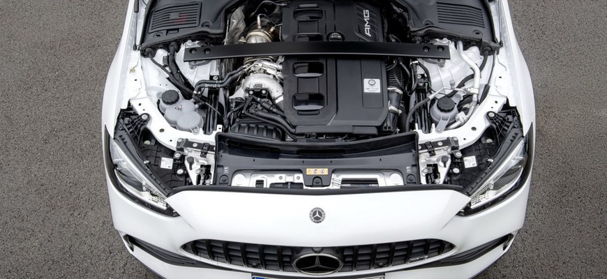 Nový Mercedes-AMG C 43 4Matic skutočne prepriahol z V6 na mild-hybridný štvorvalec