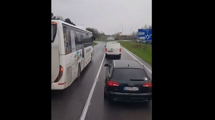 VODIČ AUTOBUSU OHROZIL OSTATNÝCH! DAL TO NA HULVÁTA, PLNÚ ČIARU AJ ZNAČKY MAL KOMPLETNE V PAŽI