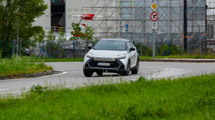 Test Toyota C-HR PHEV: má voči hybridu zmysel?