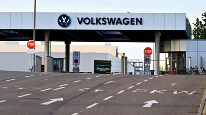 VOLKSWAGEN ŠKRTÁ MILIÓNY ÁUT ROČNE. HROZÍ HROMADNÉ PREPÚŠŤANIE?