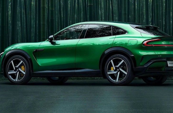 VZHĽAD FERRARI I JEHO VÝKONY, ZA ZLOMOK CENY. PRVÉ SUV OD XIAOMI BY MALO STÁŤ LEN 30 TISÍC EUR!