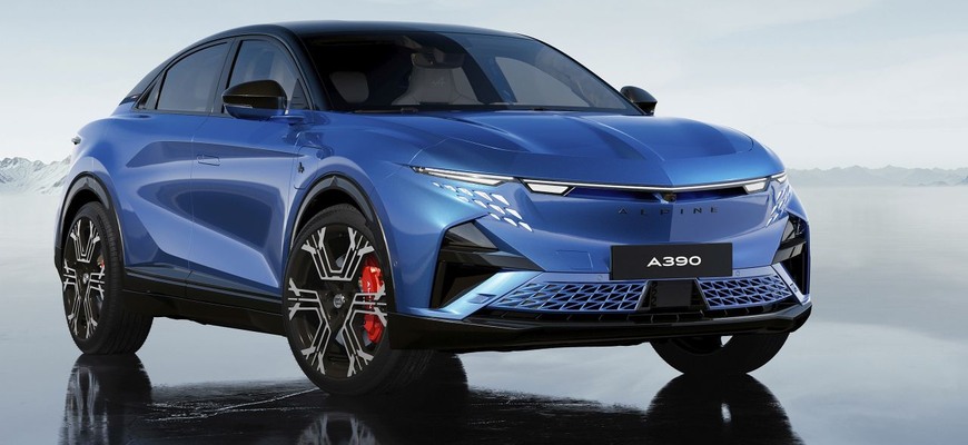 Nová Alpine A390 oficiálne. SUV s tromi elektromotormi si posvieti na Porsche Macan