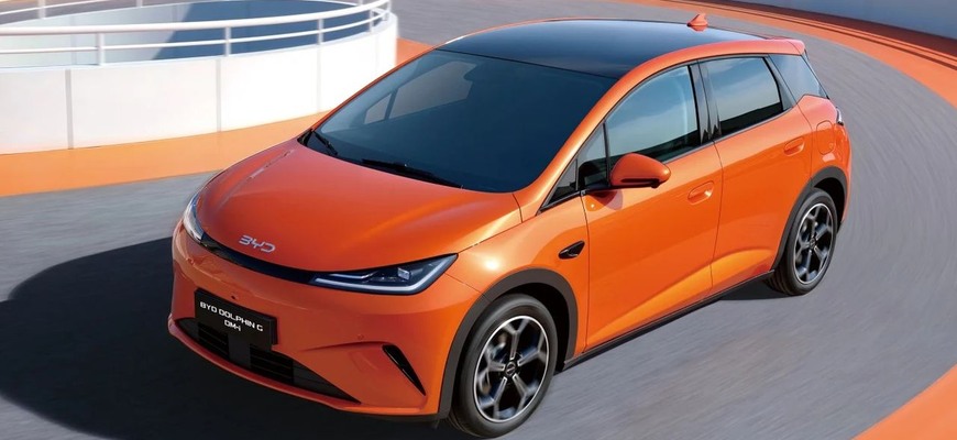 Elektrina nestačí? Nový BYD Dolphin G DM-i je najmenší čínsky plug-in hybrid vyvinutý pre Európu