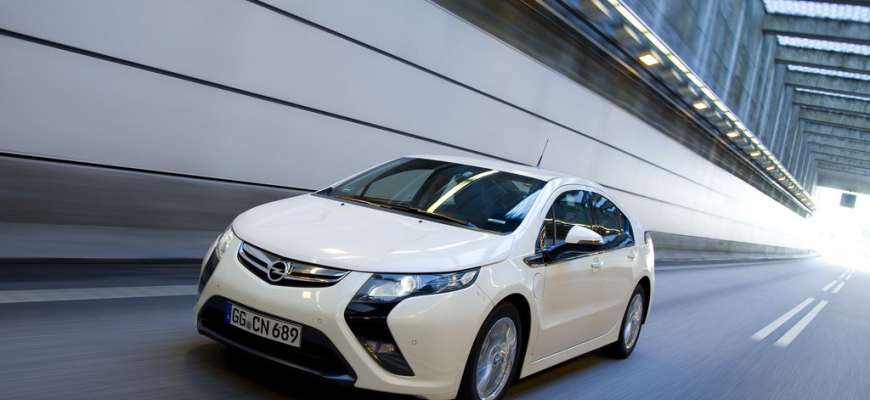 Požičajte si hybrid Opel Ampera