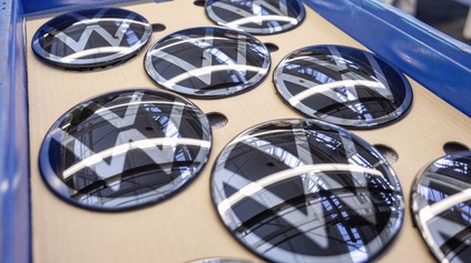 NAJVÄČŠIA ČISTKA V HISTÓRII VOLKSWAGENU! PRÍDE O PRÁCU AŽ 100 TISÍC ZAMESTNANCOV?