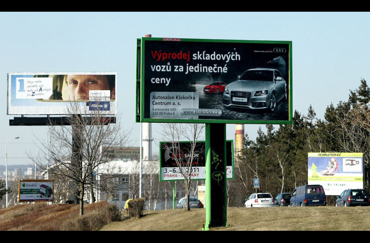 V ČECHÁCH TO DOKÁZALI! ZAKÁZALI BILLBOARDY PRI CESTÁCH