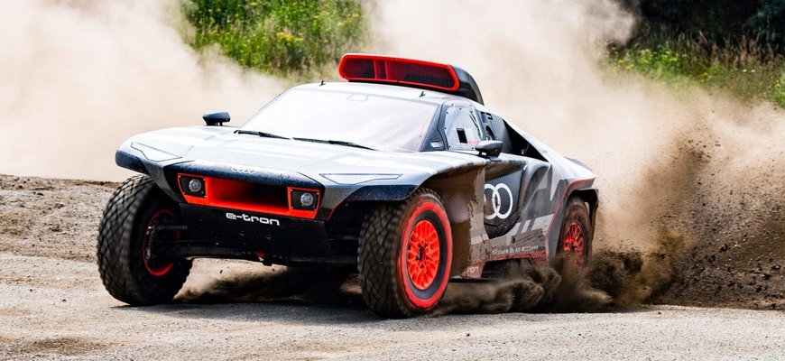 Audi ukázalo RS Q e-tron. Púštny hybrid pošle na Dakar 2022