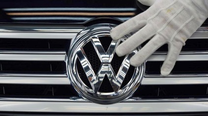 VW je najzadlženejšia firma na svete, Daimler a Toyota veľmi podobne