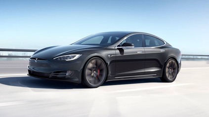 Tesla Model S sa vraj po novom update vyrovná Porsche Taycan Turbo S