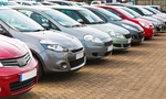 Množstvo áut v bazároch sa zvyšuje, no ceny jazdeniek stále rastú