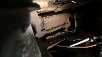 MOTOR DRŽAL KUS DREVA. AKO JE MOŽNÉ, ŽE VOZIDLO PREŠLO STK?