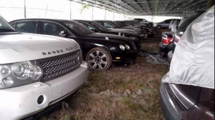 PAŠERÁKOVI ZABAVILI LUXUSNÉ AUTÁ, TERAZ ROKY CHÁTRAJU