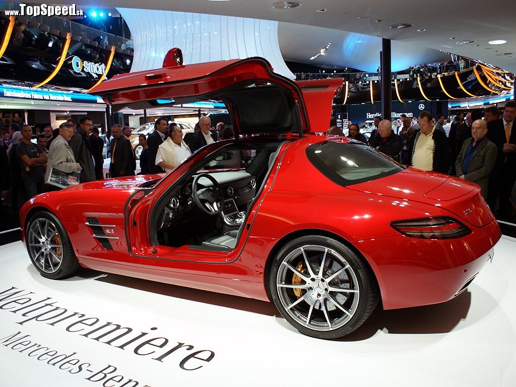 Mercedes SLS AMG pri svojej svetovej premiére vo Frankfurte