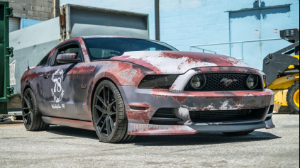 Kandidát do FlatOutu? Hrdzavý Ford Mustang GT 5,0 V8!