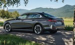 Nová päťka je v Európe konečne dostupná aj so šesťvalcom. BMW 550e xDrive má 489 koní