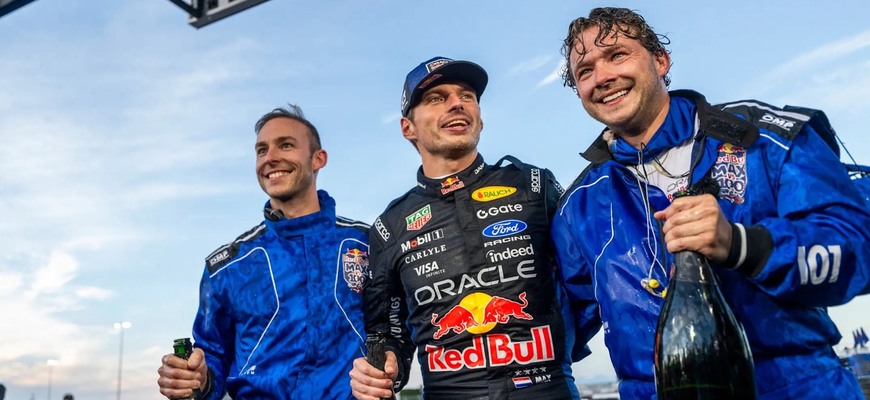 Max Verstappen odštartoval za stovkou motokár. Po prvom kole ich mal pred sebou už len 36