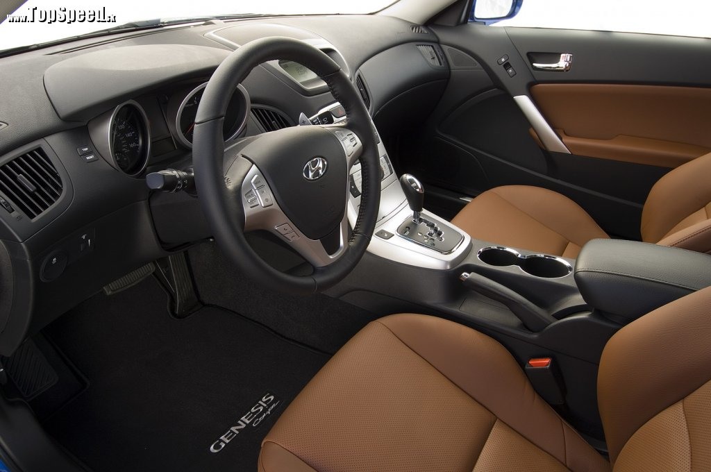 Interiér Hyundai Genesis Coupe R-Spec. Nie zlé na automobilku, ktorej sa pred 10timi rokmi všetci smiali, že?