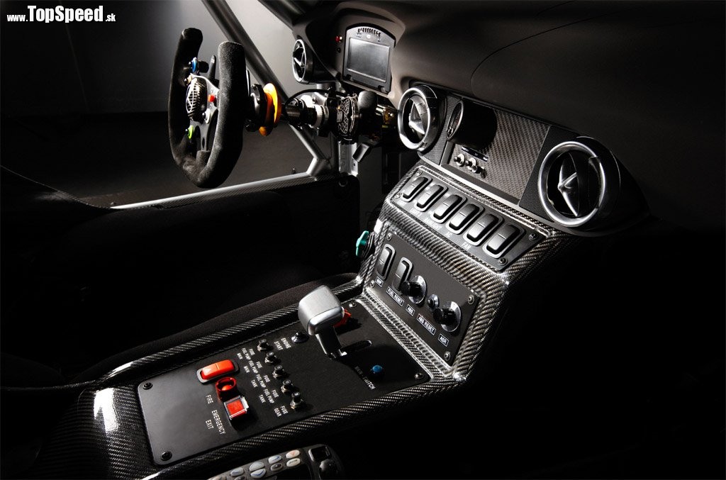 Interiér Mercedes-Benz SLS AMG GT3