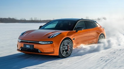 ZEEKR 001: NABITIE TRVÁ ROVNAKO AKO TANKOVANIE SPAĽOVÁKU