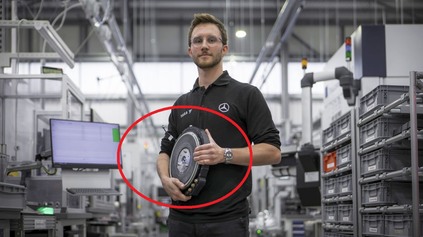 TOTO JE POKROK. MALÝ DISK JE NOVÝ ELEKTROMOTOR YASA S VÝKONOM VIAC AKO 1000 KONÍ!