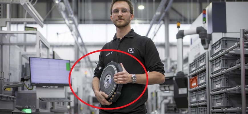 Toto je pokrok. Malý disk je nový elektromotor YASA s výkonom viac ako 1000 koní!