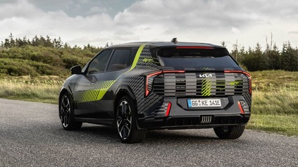 KIA EV4 GT JE NOVÝ ELEKTRICKÝ OSTRÝ HATCHBACK! DOSTANE DVA MOTORY, NA TRHU UŽ ČOSKORO