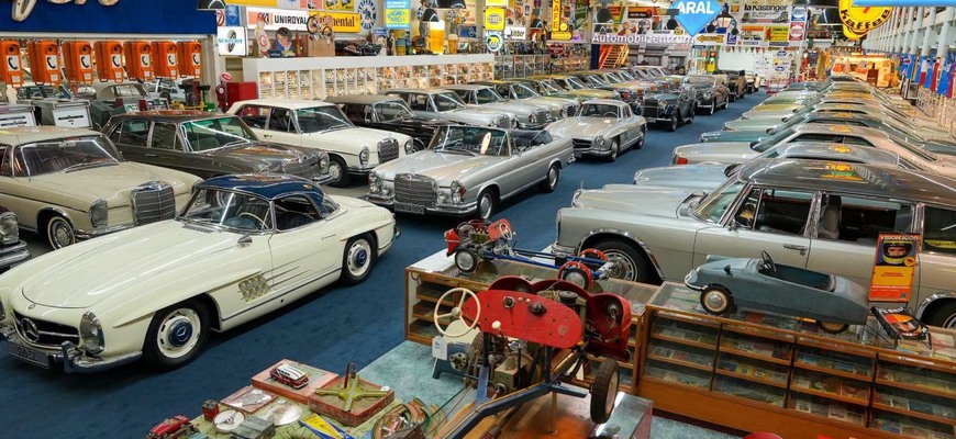 Zbierka 83 Mercedesov ide do dražby. Sú v nej rarity. Peniaze vraj nie sú dôvod predaja