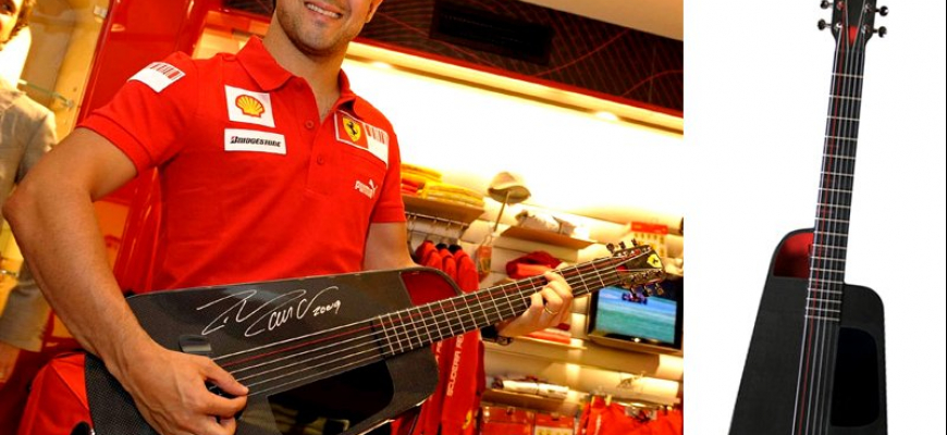 Karbónová gitara Blackbird pre Ferrari