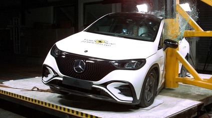 MERCEDES-BENZ EQE SUV V TESTE EURO NCAP: ELEKTRICKÝ TANK TAKMER BEZ CHÝB