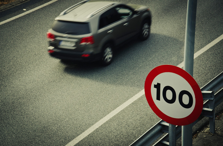 NAJVYŠŠIA RÝCHLOSŤ NA DIAĽNICI DO 100 KM/H? VEDCI ODHALILI EKOLOGICKÚ LOŽ!