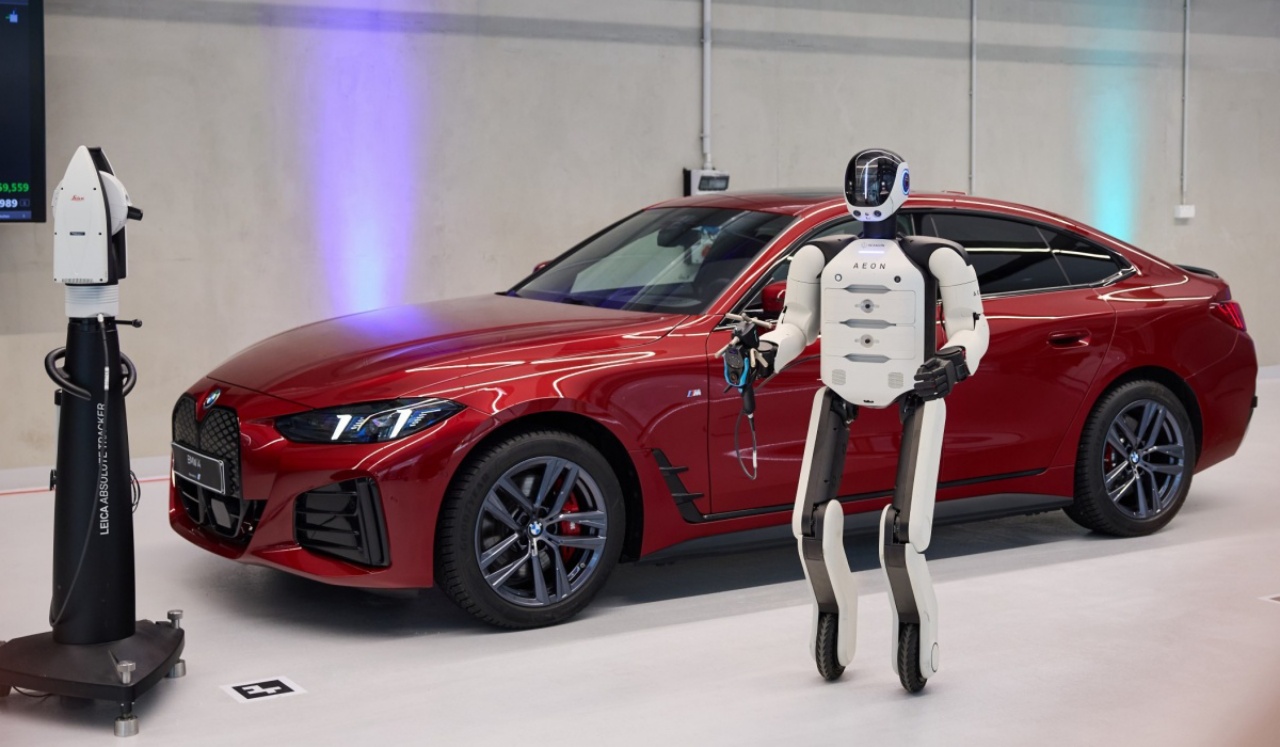 NAHRADIA HUMANOIDY ROBOTNÍKOV? BMW NASADZUJE PRVÉ KUSY DO VÝROBY V EURÓPE