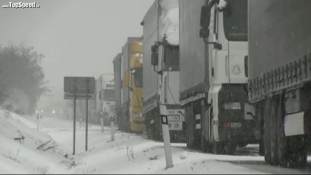 Podľa správy ciest môže za súčasný stav ciest počasie a vysoký počet ťažkých kamiónov.