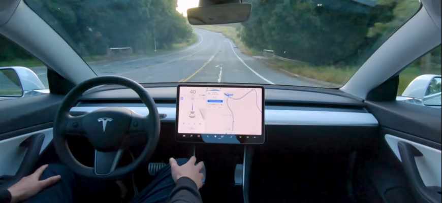 Nový autopilot Tesla dokáže ozaj zaujímavé veci