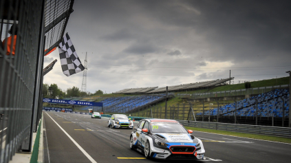 MAŤO HOMOLA ODŠTARTOVAL SEZÓNU TCR EUROPE VÍŤAZSTVOM