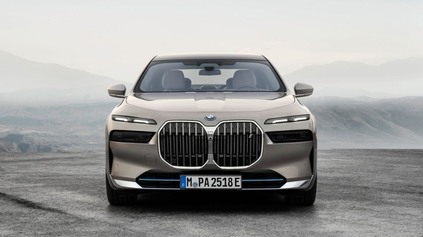 Nové BMW i7 je extrémne obézne. Nemci však veria, že hmotnosť áut už rásť nebude