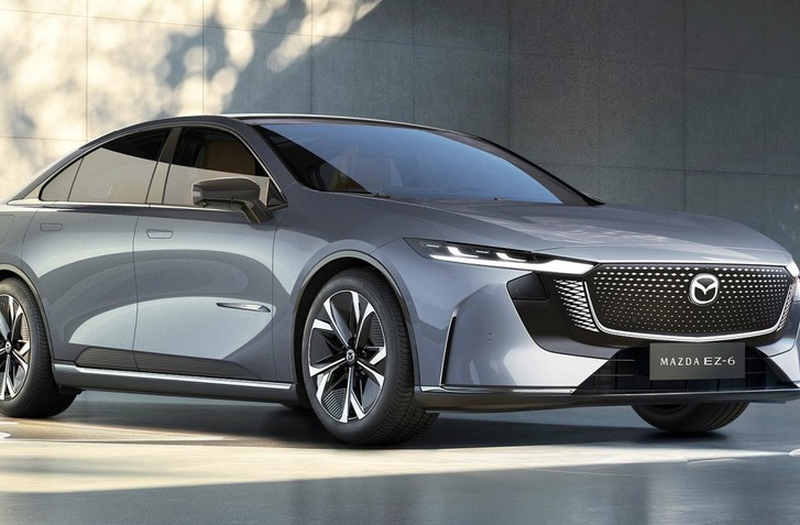 MAZDA EZ-6: SEDAN SO ZADNÝM POHONOM REALITOU! POŽENIE HO VPRED LEN JEDEN TYP MOTOROV