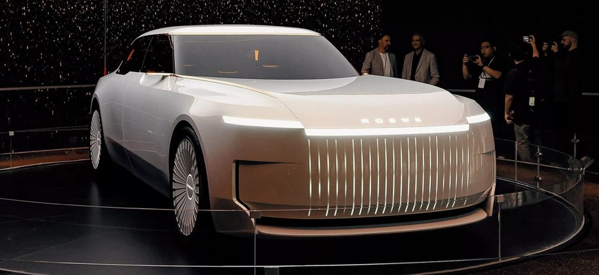 Slovák Jozef Kabaň baví Šanghaj. Jeho nový Roewe Pearl je čínsky ľudový Rolls-Royce
