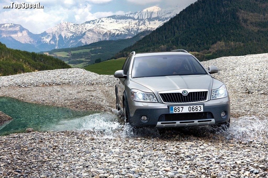 Octavia Scout je príjemné a robustné auto skvelé na naše katastrofálne cesty, výlety do prírody i na dovolenky.