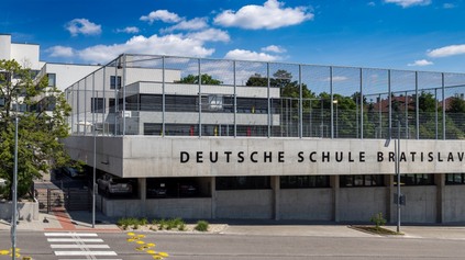 POČULI STE O ZÓNE KISS AND GO? JE PRE DETI, NIE MANŽELKY :)