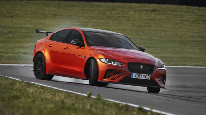 XE SV PROJECT 8 MÁ 600 KONÍ. JE TO NAJVÝKONNEJŠÍ JAGUAR HISTORICKY