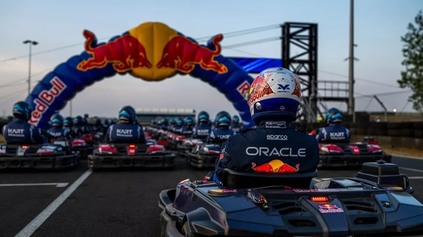 MAX VERSTAPPEN PROTI 100 SÚPEROM: ODŠTARTUJE POSLEDNÝ A CHCE PREDBEHNÚŤ CELÉ POLE