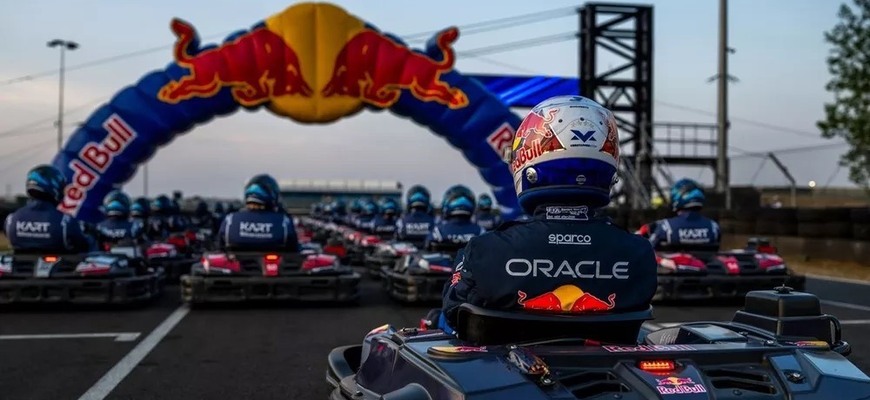Max Verstappen proti 100 súperom: Odštartuje posledný a chce predbehnúť celé pole