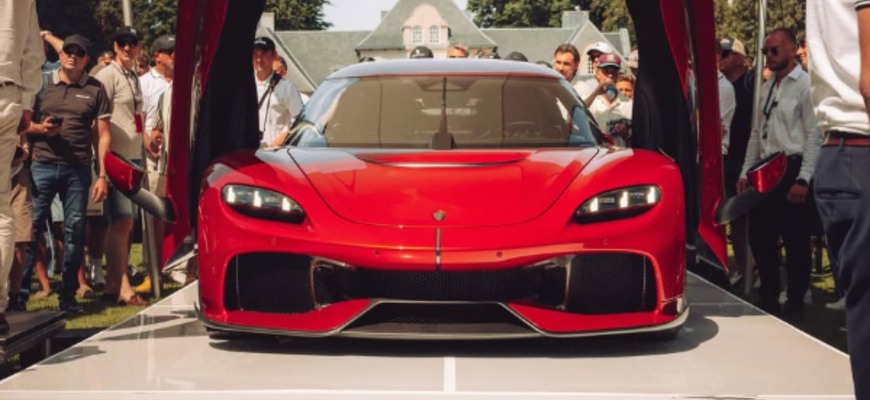 Vandalizmus na Koenigseggu za milióny. Majiteľ si prvú Gemeru na svete užíval len pár dní